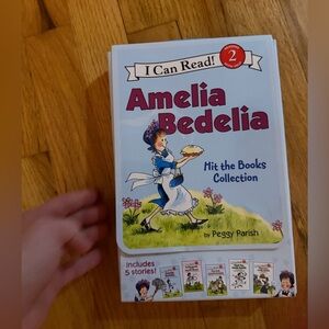 Amelia Bedelia Hit the Books Collection